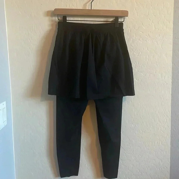 SPANX Booty Boost Active Skirt Over Leggings - Picture 4 of 7